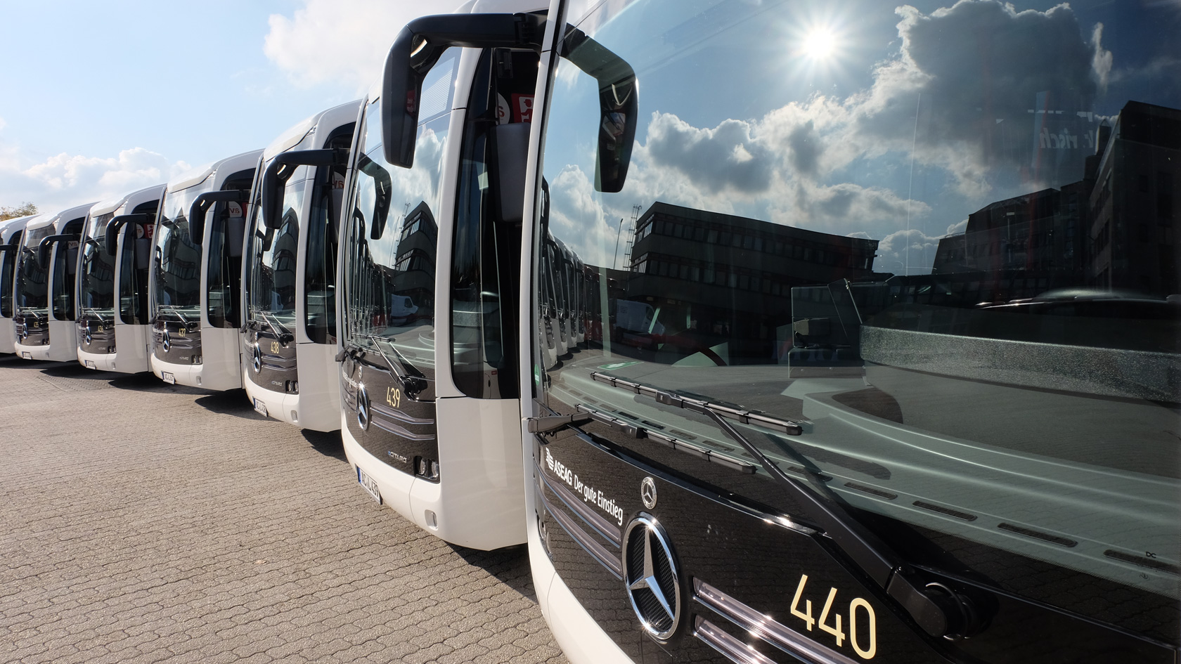 What S New New Major Order For The Mercedes Benz Ecitaro The First Seven Ecitaro Buses Delivered Aseag Aachen Orders Up To 27 Urban Buses Mercedes Benz Buses What S New New Major Order For The Mercedes Benz Ecitaro The First Seven Ecitaro Buses Delivered Aseag Aachen Orders Up To 27 Urban Buses Mercedes Benz Buses