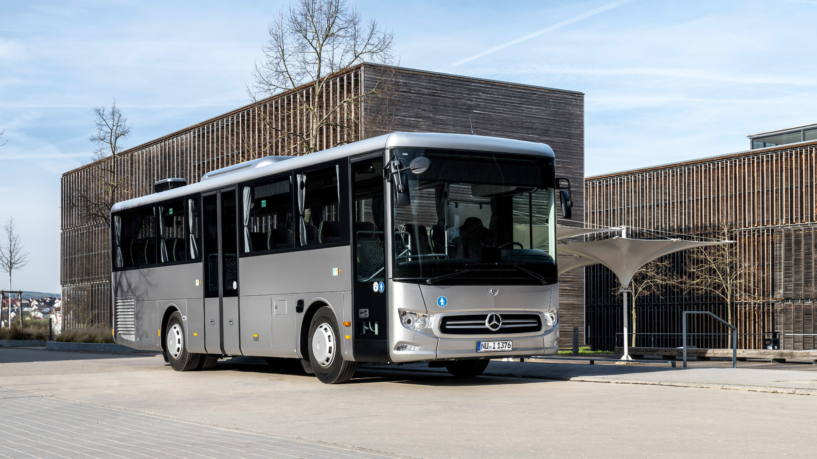 What's new: A double premiere: The compact Mercedes-Benz Intouro K hybrid inter-city bus ...