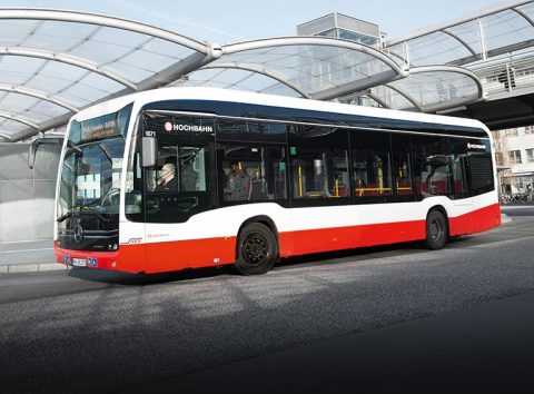 Pe drum, într-un autobuz extrem de silențios