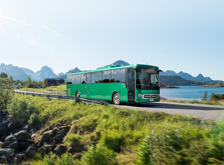 Weltpremiere des elektrischen Überlandbusses.